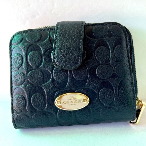 Coach NWOT Navy Blue Signature Embossed Pebble Leather Wallet - Picture 1 of 6